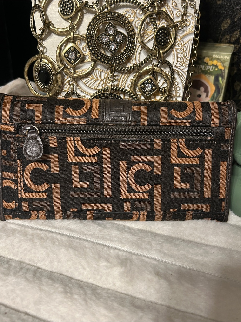 Liz Claiborne Brown & Tan Monogram Clutch Wristlet - Picture 3 of 7